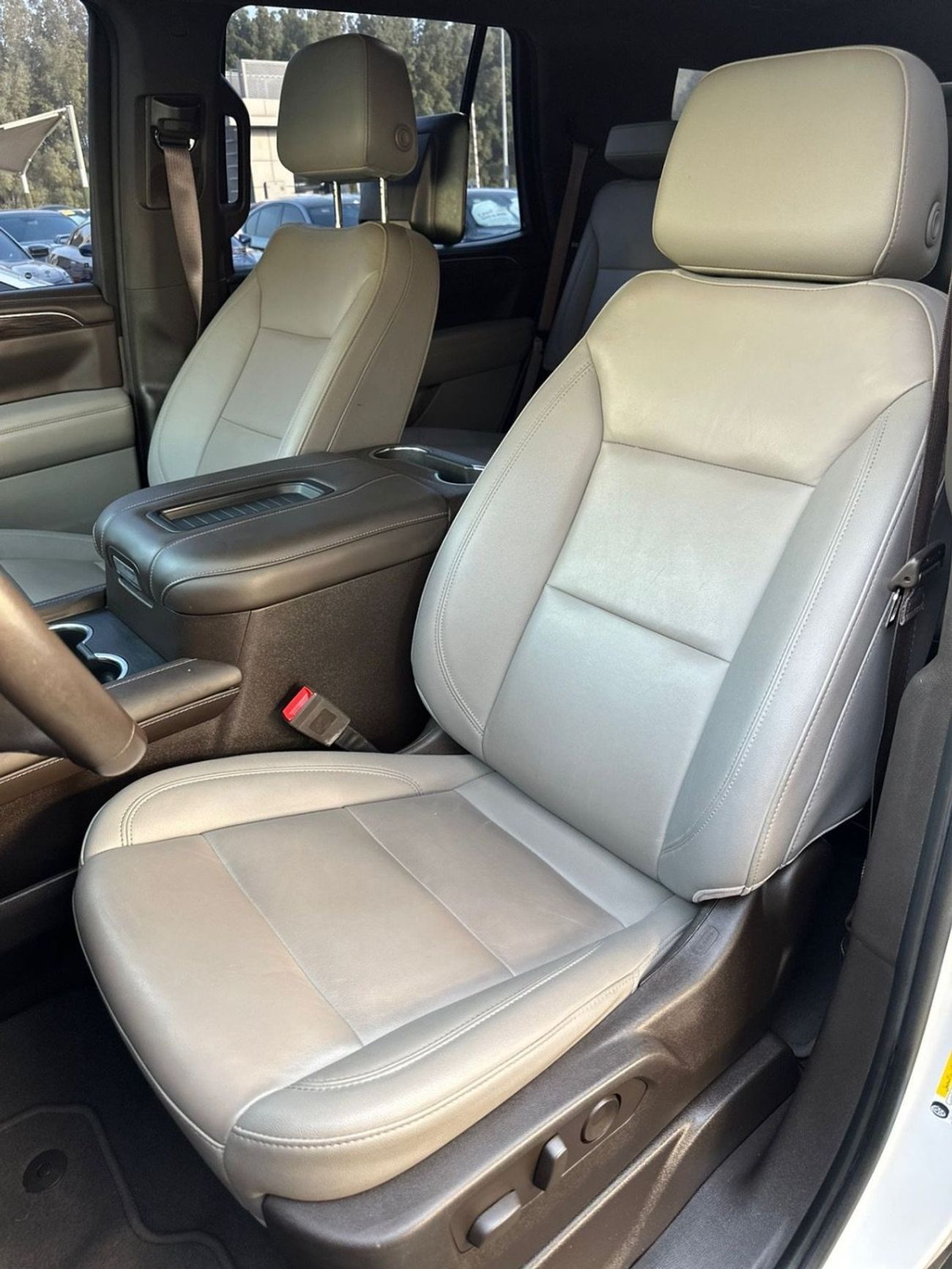 Chevrolet Tahoe Z71 6.2L CHEVROLET TAHOE Z71 GCC 2022  Full Service history ( Under Warranty ) Original Paint full o