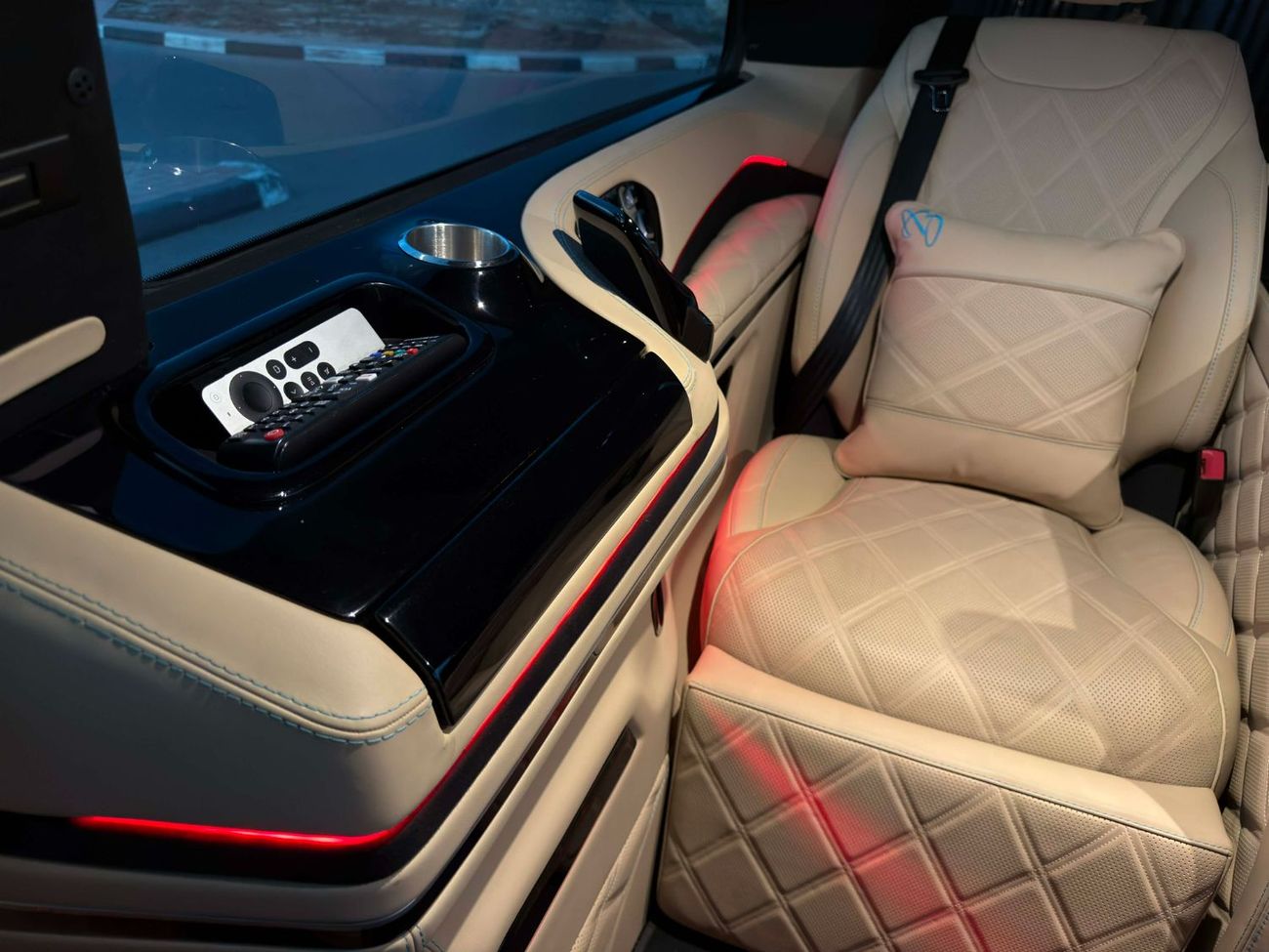 مرسيدس بنز V 250 GCC SPEC NEAT AND CLEAN