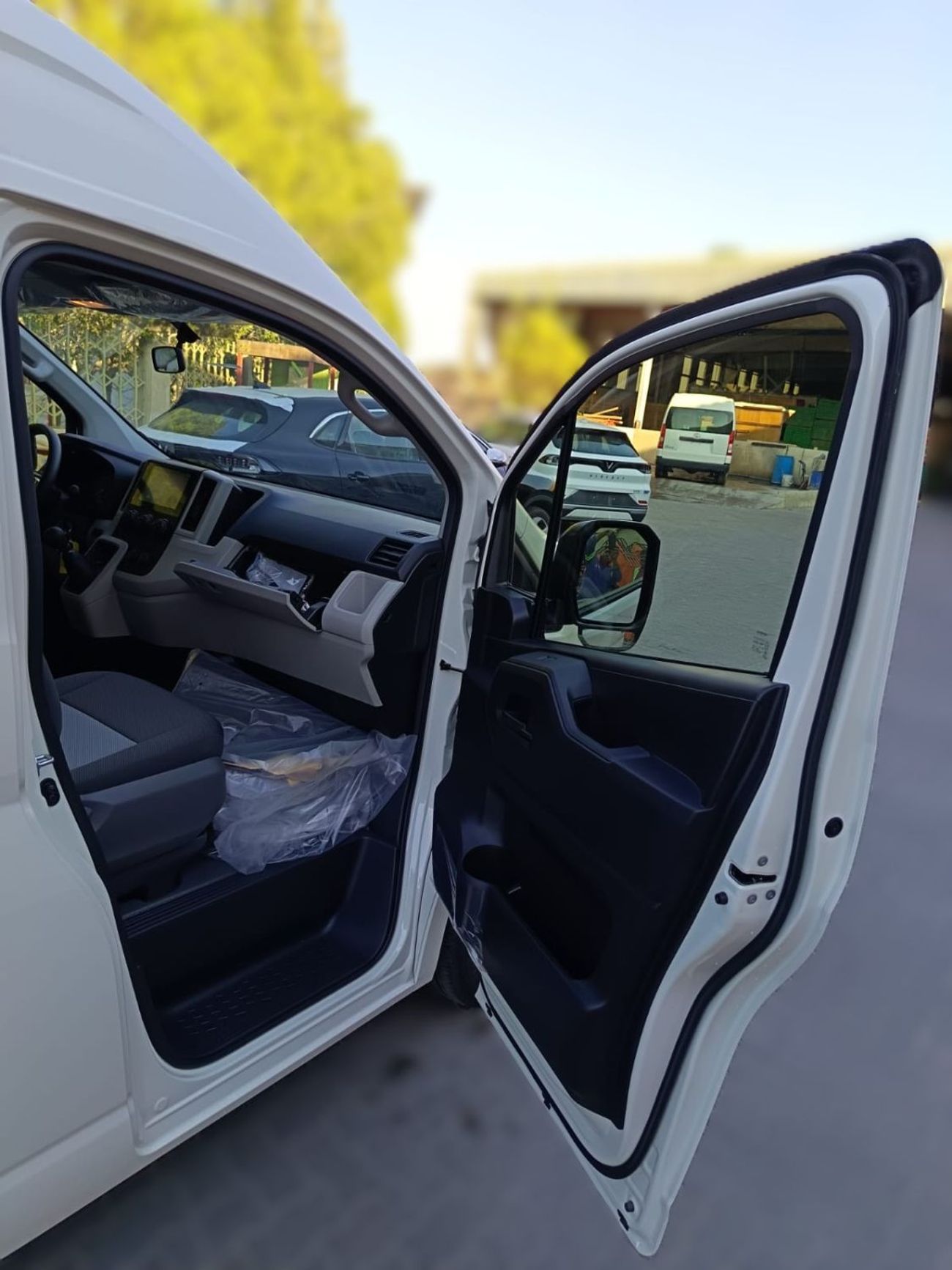 تويوتا هاياس NEW TOYOTA HIACE 2.8L DIESEL 13STR BUS DX M/T 2026 MODEL