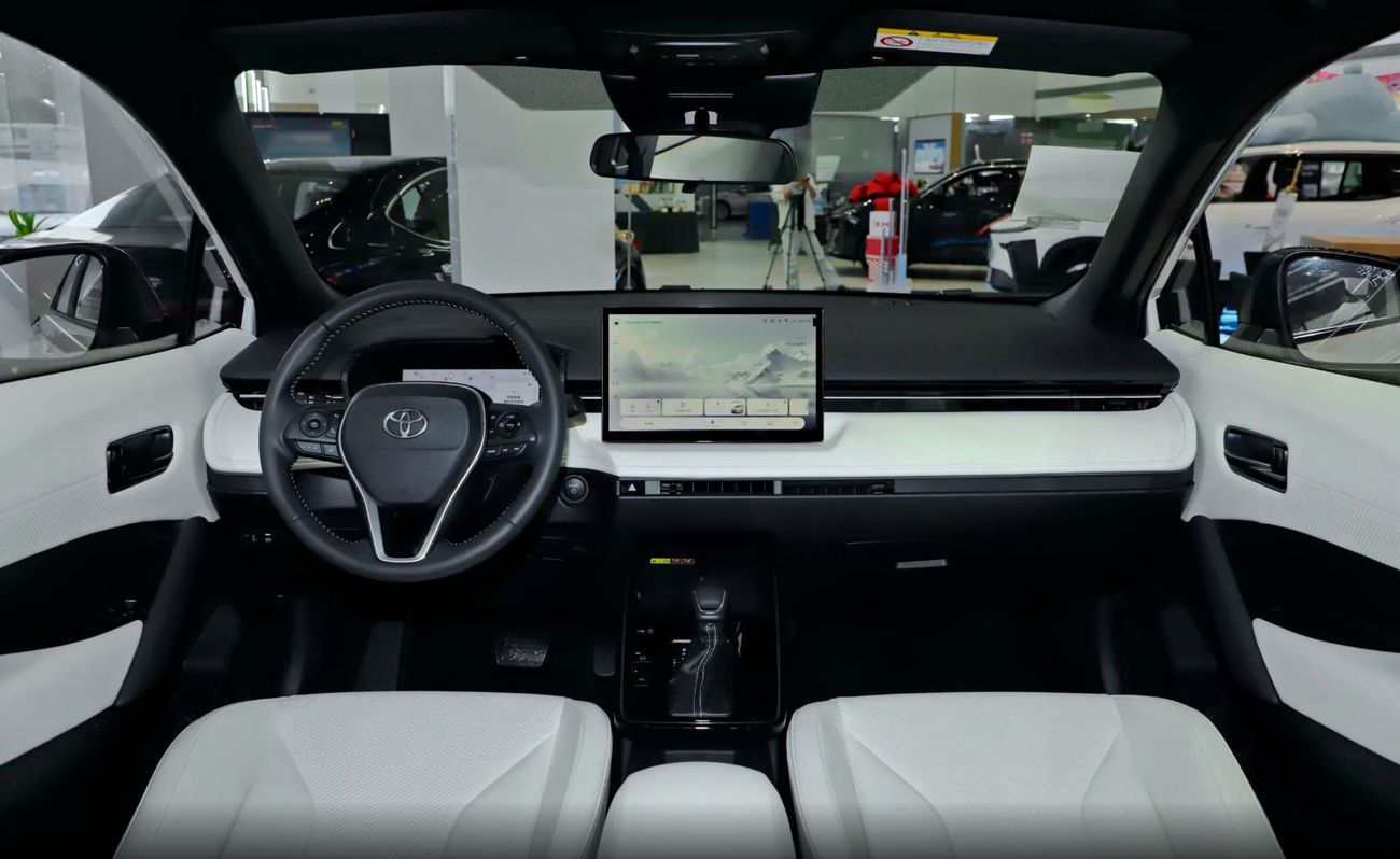 تويوتا فرونتلاندر 2.0L Intelligent Hybrid Luxury Edition