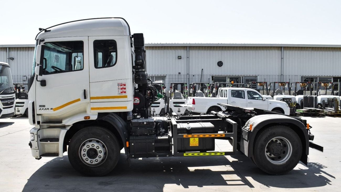 تاتا بريما TATA PRIMA 4X2 Tractor Head