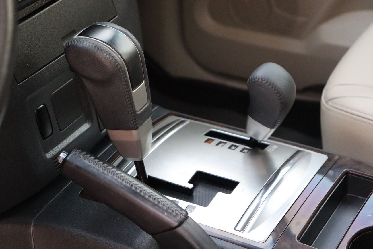 ميتسوبيشي باجيرو GLS هايلاين اعلى