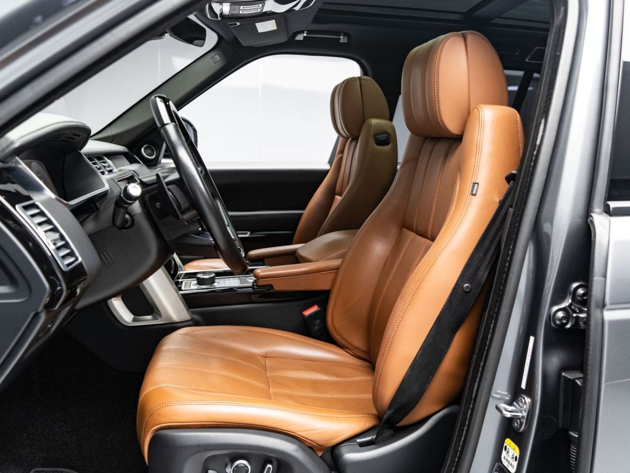 Land Rover Range Rover VOGUE SE BUY NOW, PAY 2027 | THE BLACKLINE STANDARD | 12 Month Blackline Warranty, GCC