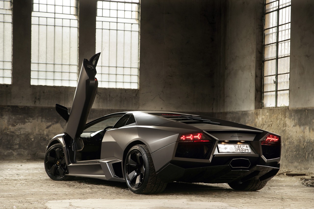 Lamborghini Reventon exterior - Rear Right Angled