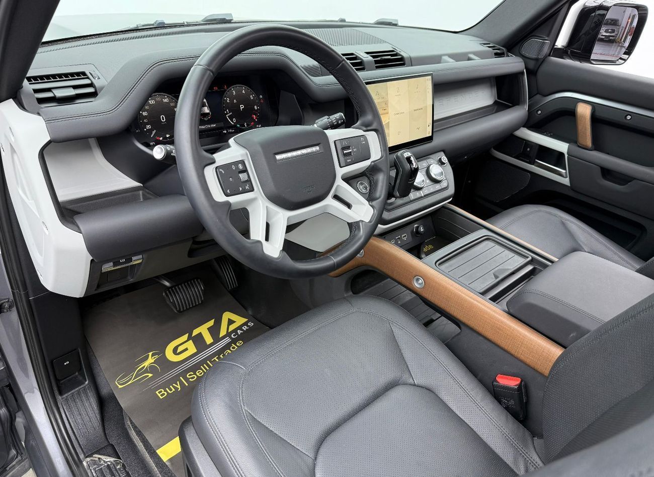 Land Rover Defender 2024 Land Rover Defender 110 SE P300, 2028 LR Warranty + Service Pack, Low Km, GCC