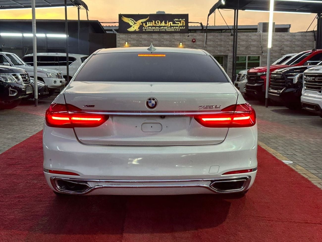 بي أم دبليو 750Li xDrive 4.4L (523 HP)