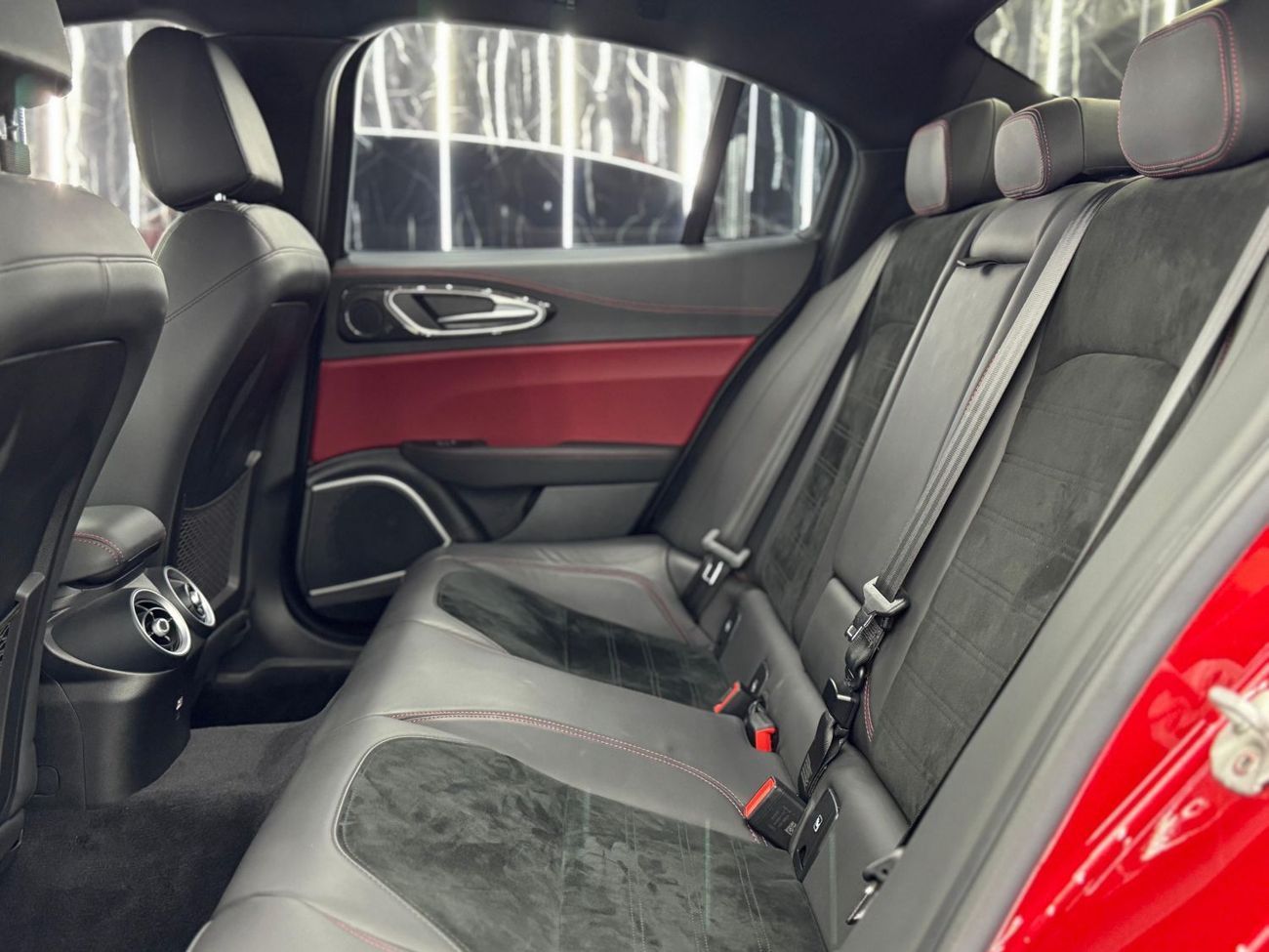 Alfa Romeo Giulia Quadrifoglio Carbon 2.9L 2021 Alfa Romeo Giulia, Nov 2027 Alfa Romeo Warranty + Service Pack, Low Km