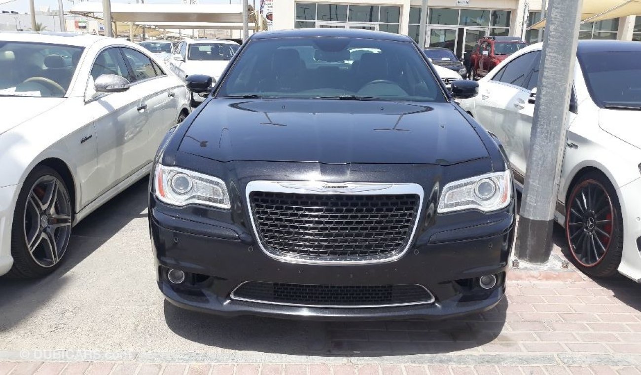 Chrysler 300C SRT8 Gulf Specs Full options Panoramic roof Navigation