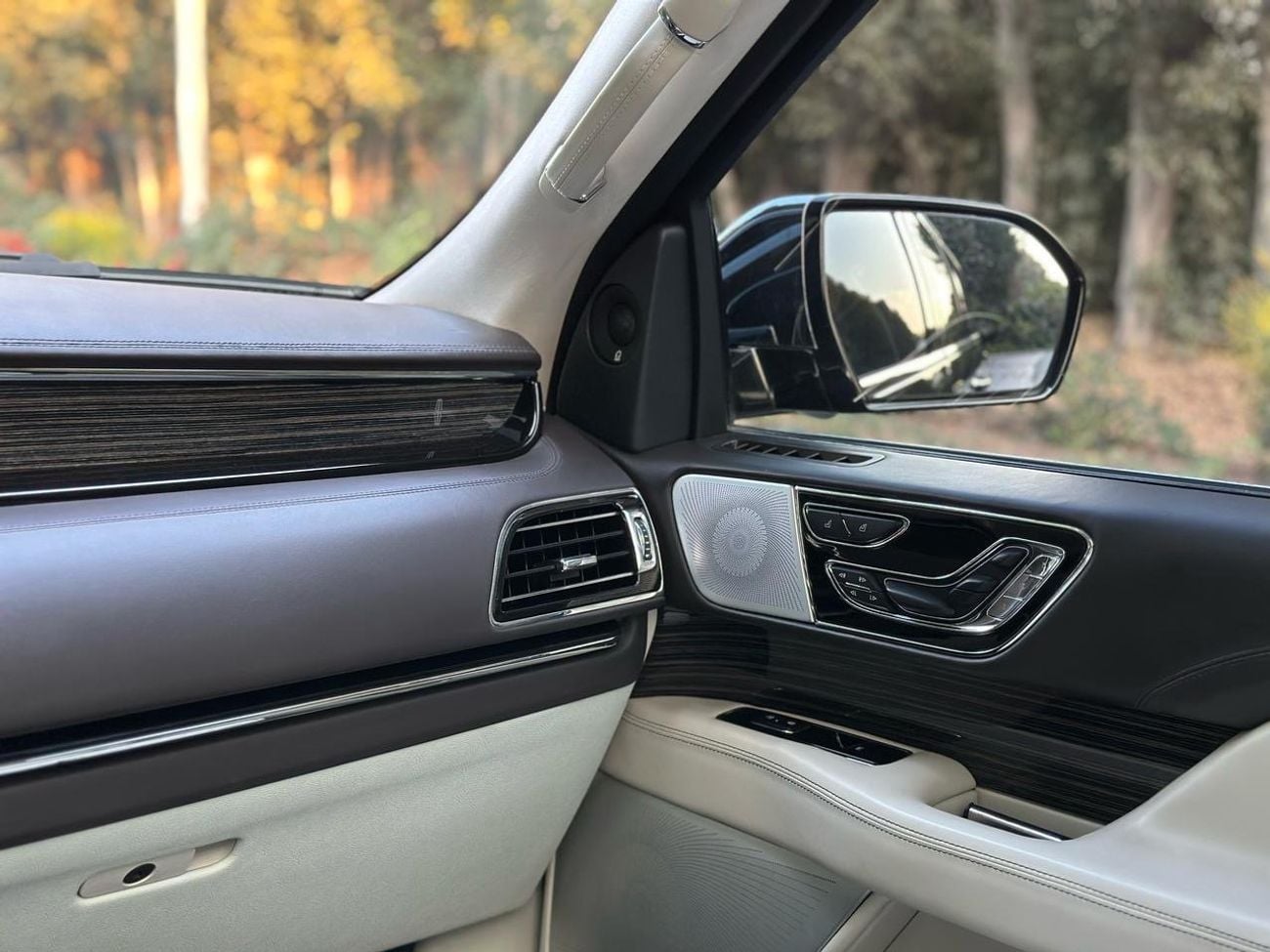Lincoln Navigator BASE