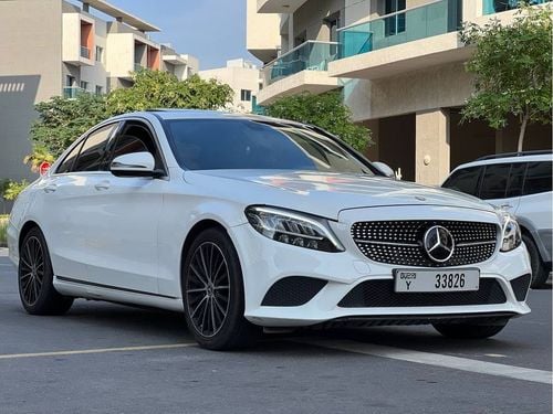 مرسيدس بنز C 300 لاكجري Luxury 2.0L // 2019 //  High Option With AMG Kit ,  Sunroof , Car Play , Very Good Condition