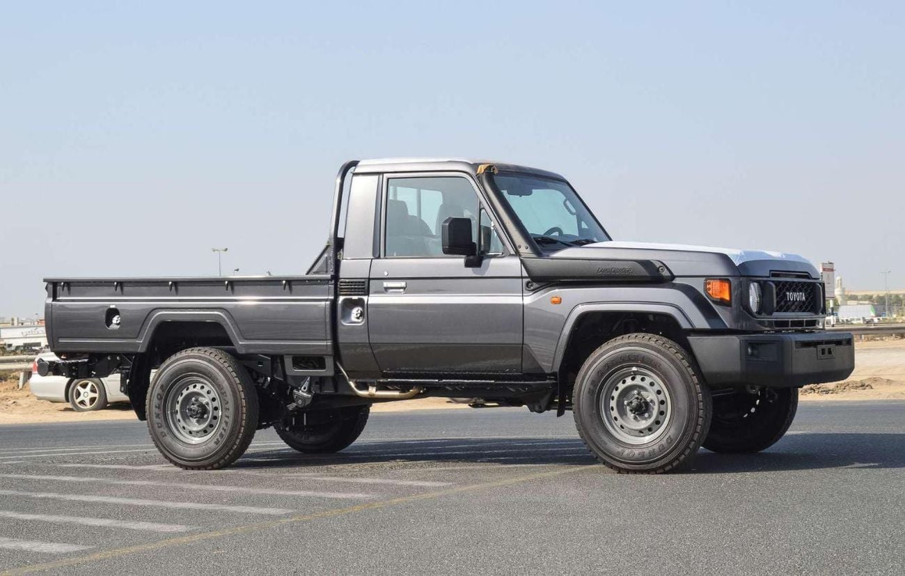 Toyota Land Cruiser Pickup 70 4.0L 4WD PETROL 2026