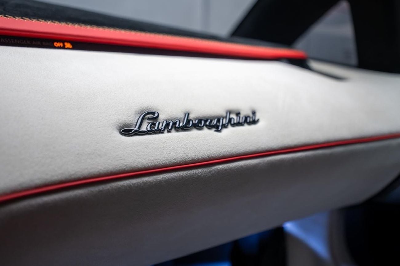 لامبورغيني أفينتادور SVJ 6.5L V12