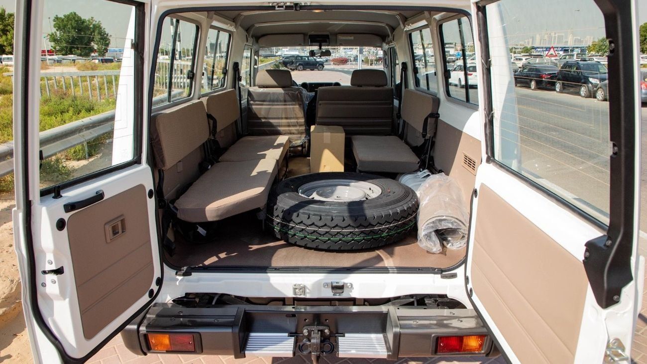 تويوتا لاند كروزر 70 LC 78 HARDTOP 4.0L MT 2025 TOYOTA LAND CRUISER 78 SERIES 4.0L PETROL 3 DOOR MANUAL TRANSMISSION