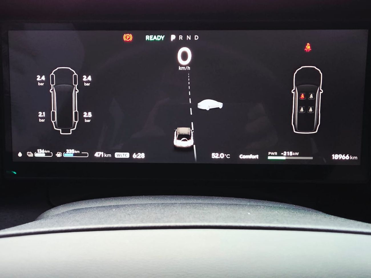 ROX 01 ROX 01 VIP GCC UNDER WARRANTY WITH SERVICE CONTRACT 1.5T 1500CC 18000 KELOMETER 6 SEATS HYBRID