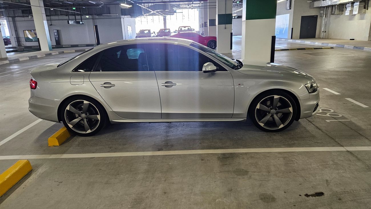 Audi A4 TFSI quattro S-Line 2.0L (208 HP)