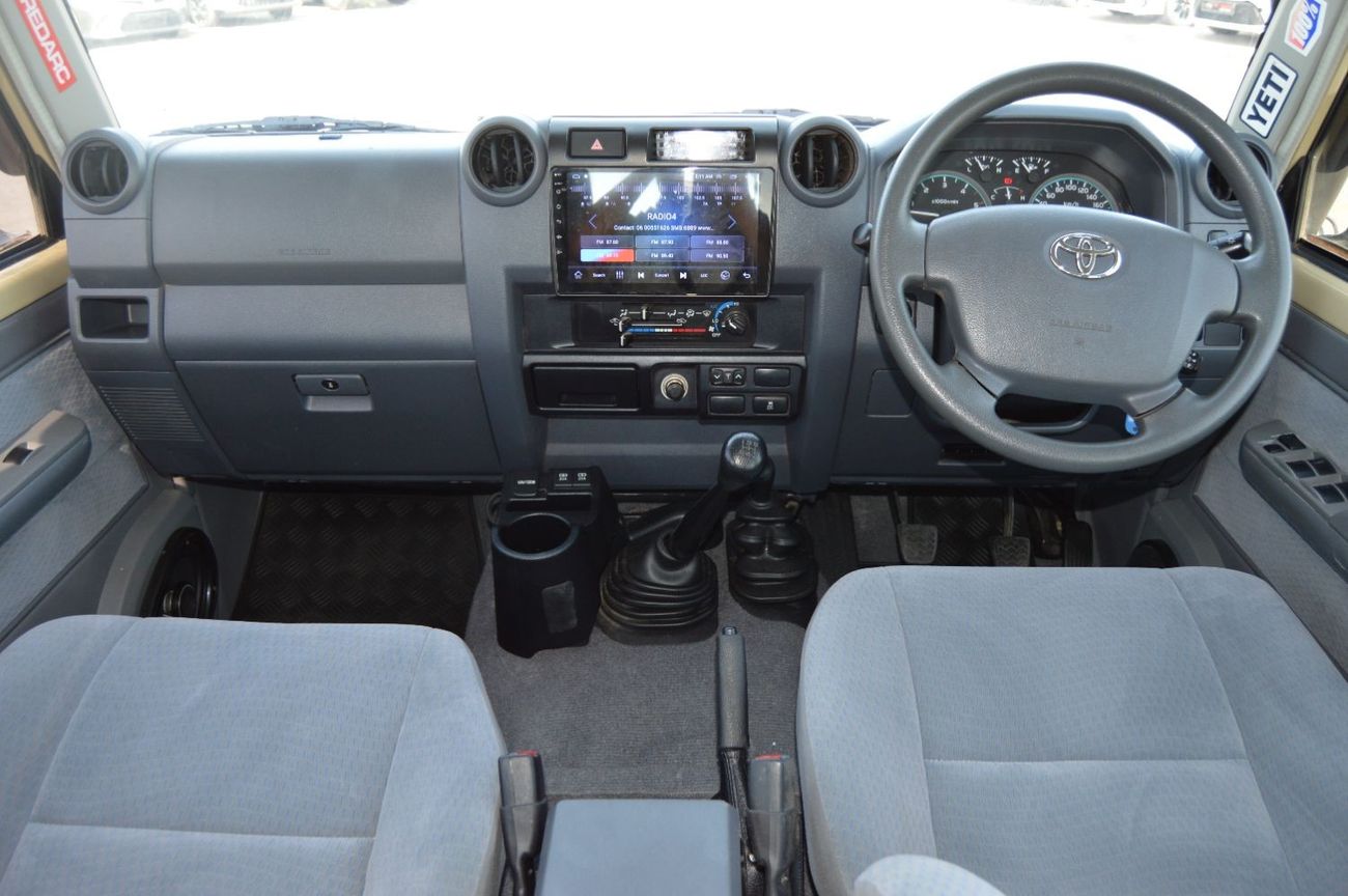 Toyota Land Cruiser Pick Up Perfect inside and outside