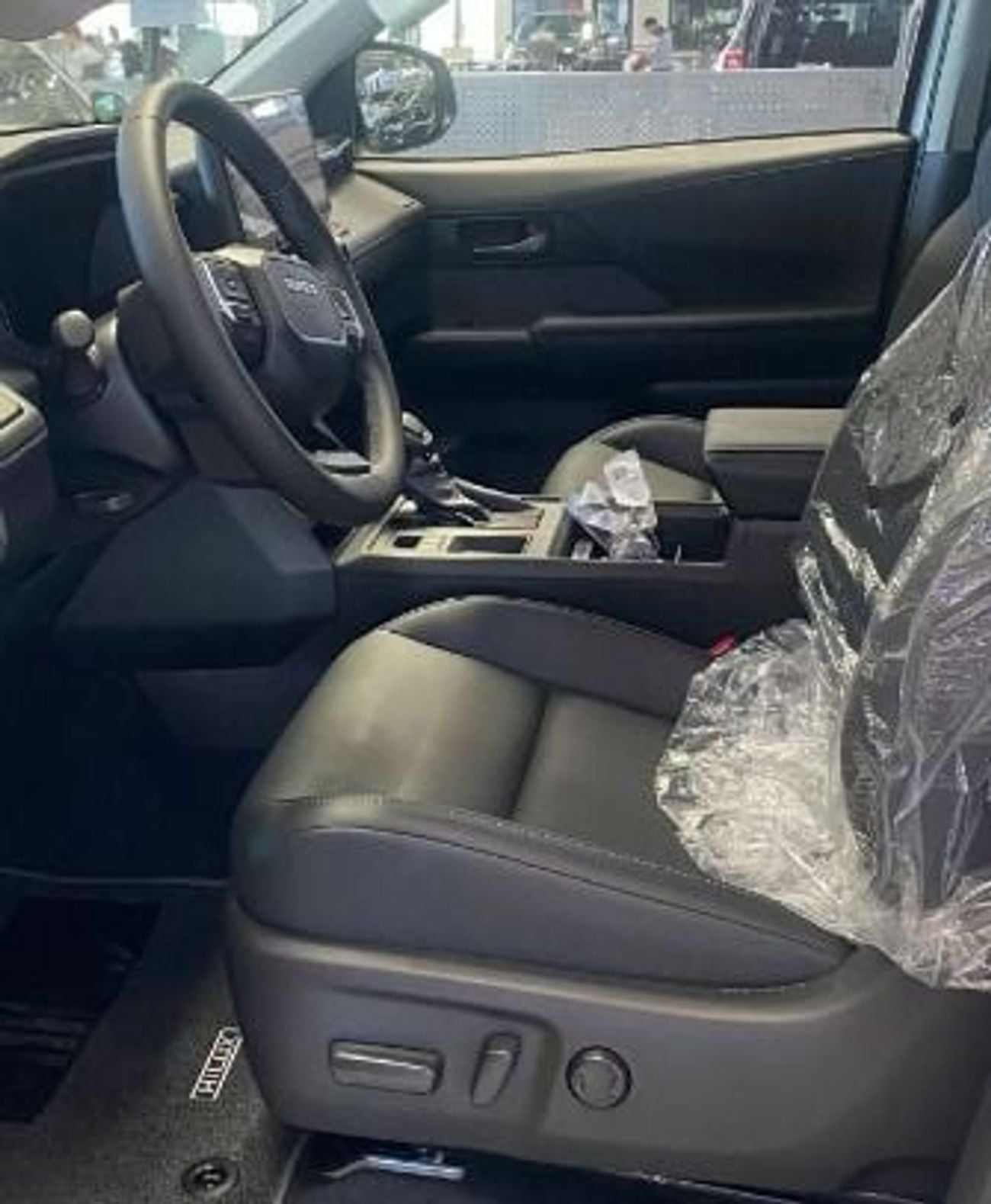 Toyota Hilux 2.8L DIESEL A/T FULL OPTION DOUBLE CABIN PICKUP