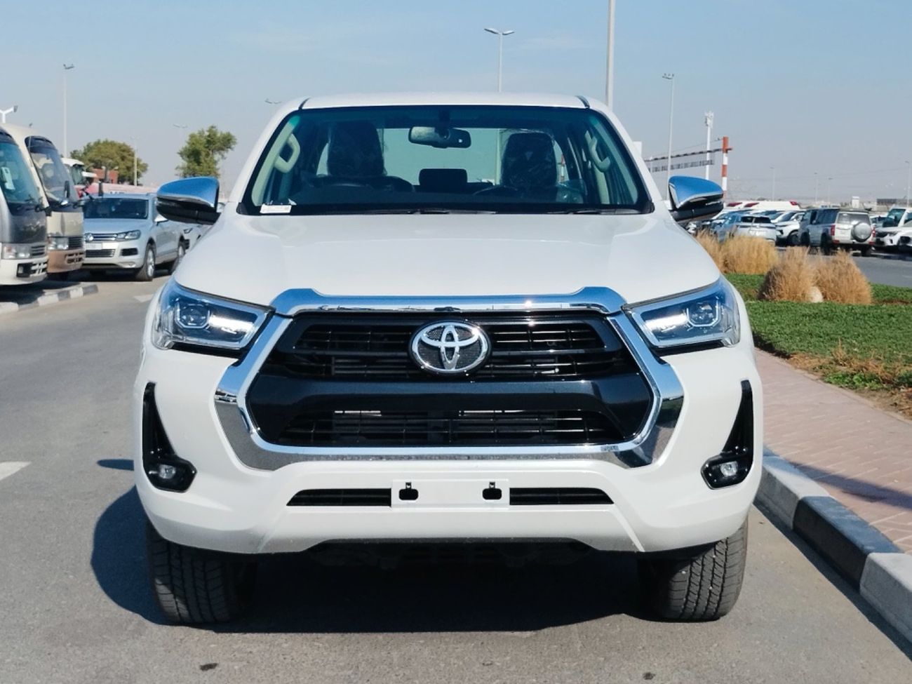 تويوتا هيلوكس 2.8L A/T HIGH