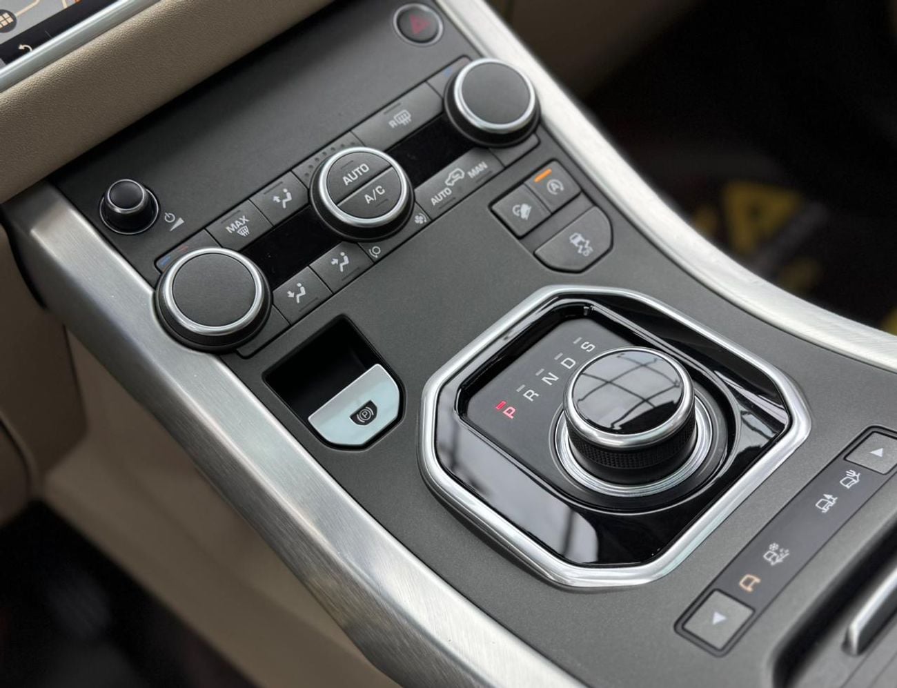 Land Rover Range Rover Evoque 2017 Range Rover Evoque Si4, Full Service History, Fully Loaded, Excellent Condition, GCC