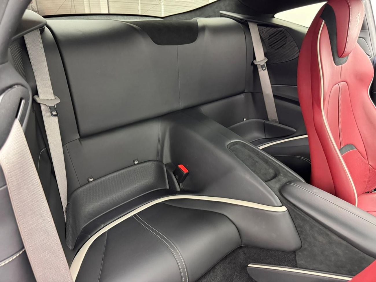 Ferrari Roma STD 2024 Ferrari Roma,2028 Ferrari Warranty and Service Pack, Ferrari Service History, GCC