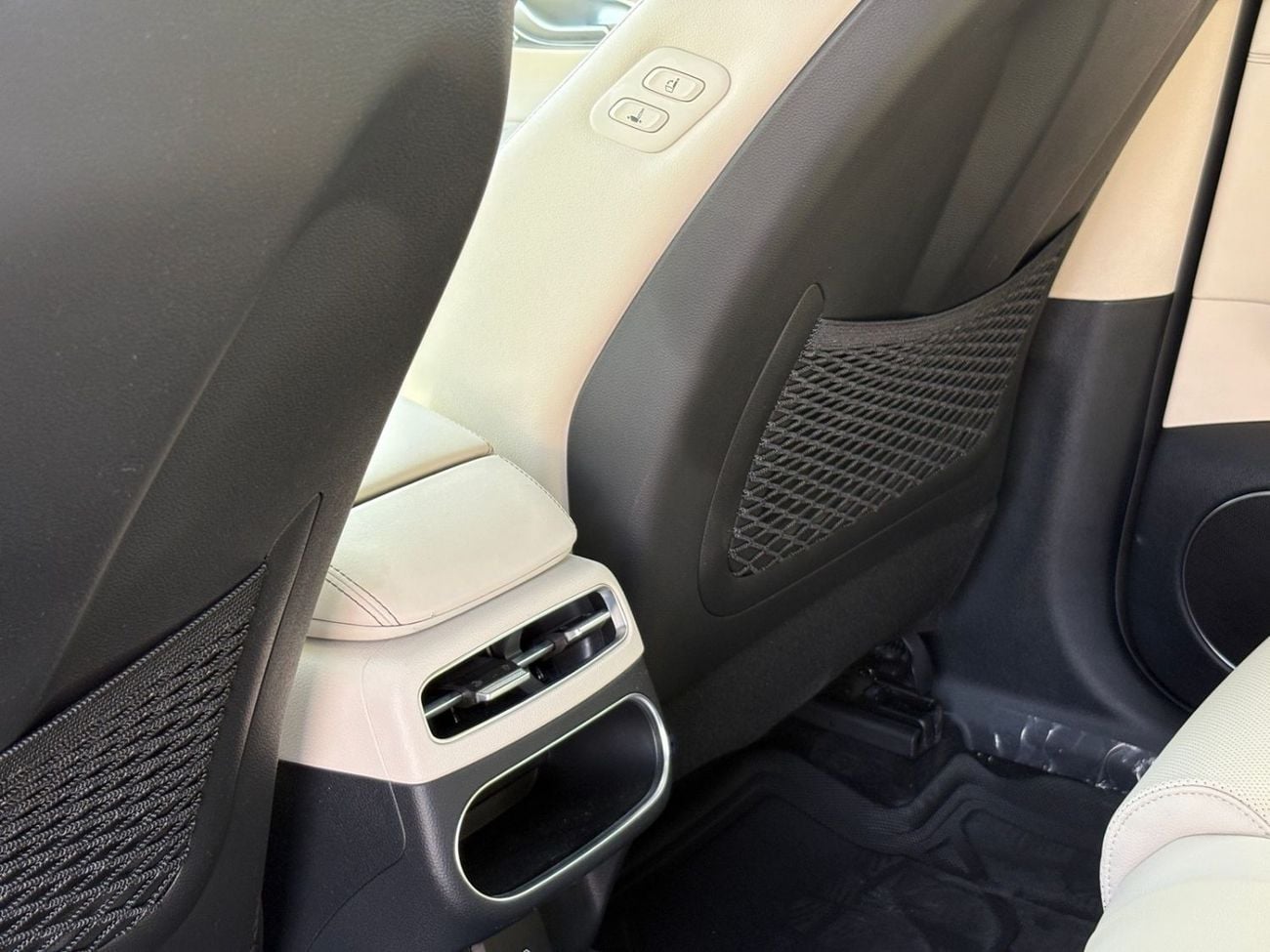 Genesis GV70 PREMIUM AED 2,240 P.M | 0% DOWN PAYMENT | GENESIS GV70 2.5T AWD | 2.5L TURBO – 304 HP | 2025