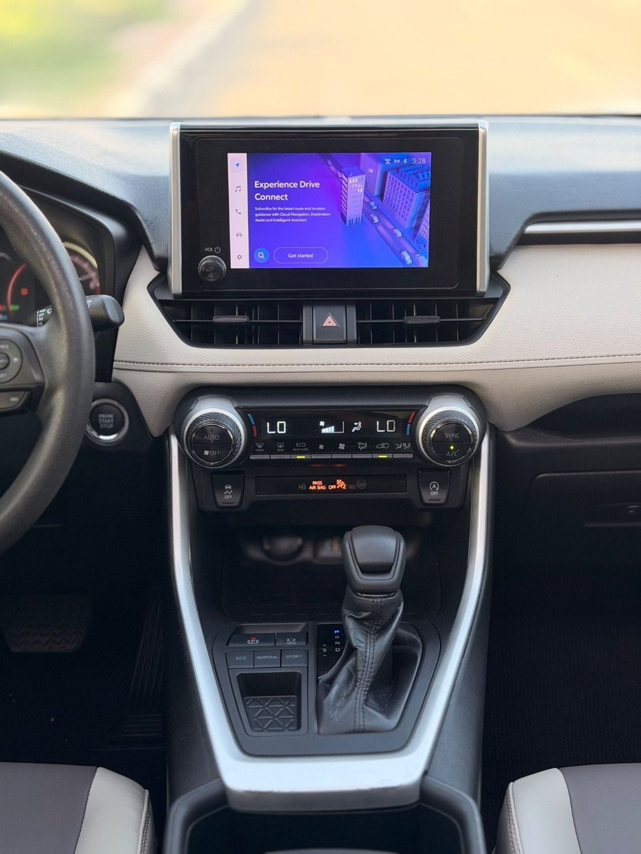 تويوتا راف ٤ XLE 2.5L / sunroof, leather seats/ full option 2023