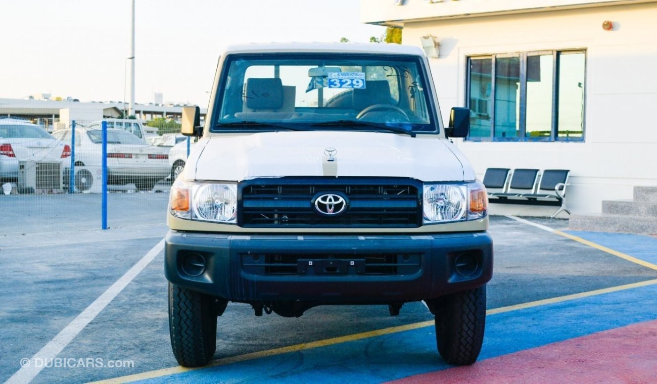 Toyota Land Cruiser Pick Up 4.0L V6 Petrol GCC Car with Differential Lock , Power window, Center Lock, 4/4,