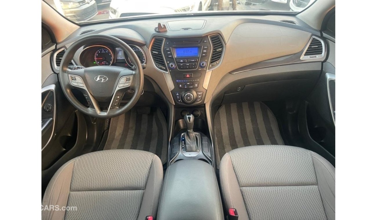 Hyundai Santa Fe GLS موديل 2015 ، خليجي ، 6 سلندر ، ناقل حركة اوتوماتيك ، مالك ثاني من الوكالة ، عداد المسافات 172000