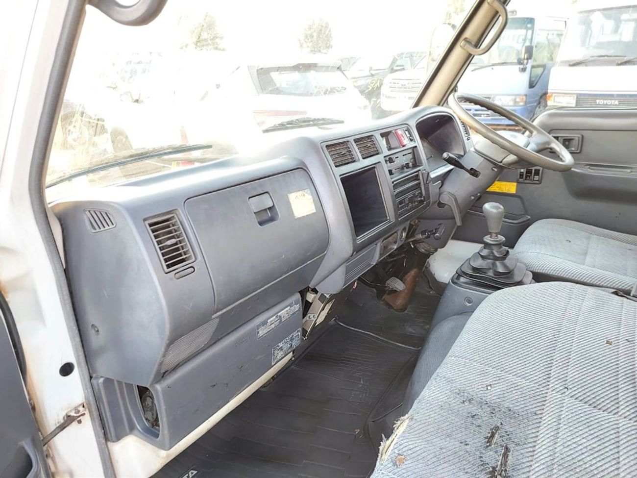 Toyota Dyna TOYOTA DYNA TRUCK RHD 1997 MODEL 4.1 L DIESEL MANUAL(PM03369)