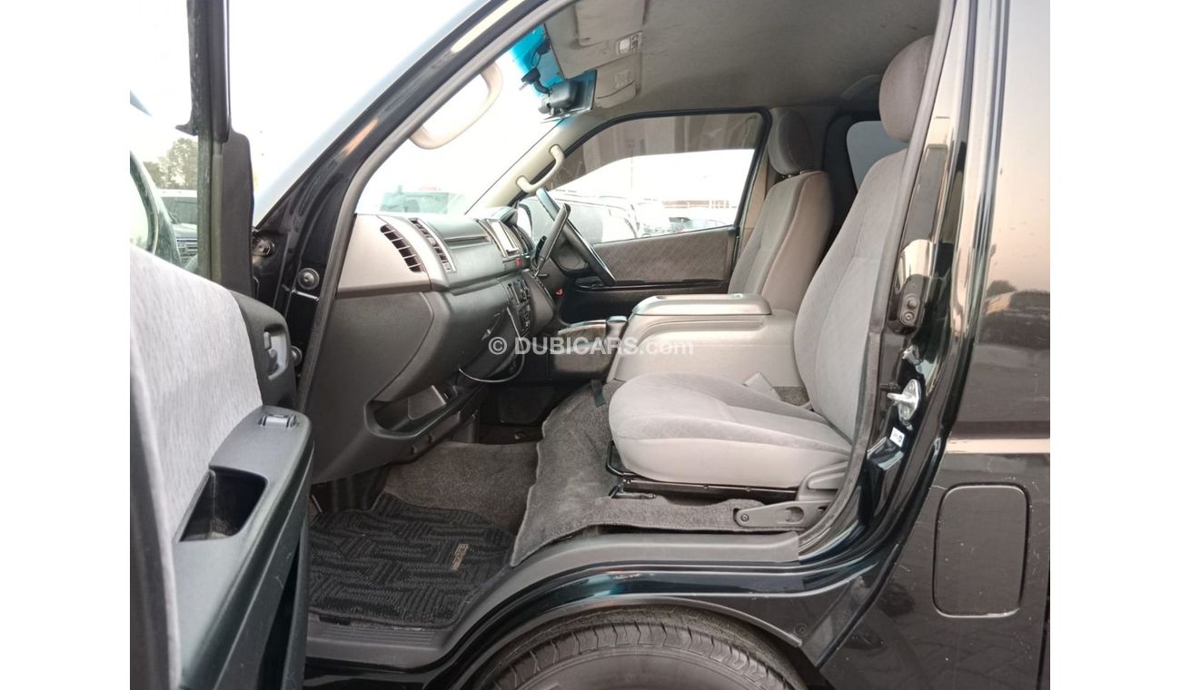 Toyota Hiace TOYOTA HIACE VAN RIGHT HAND DRIVE (PM1616)