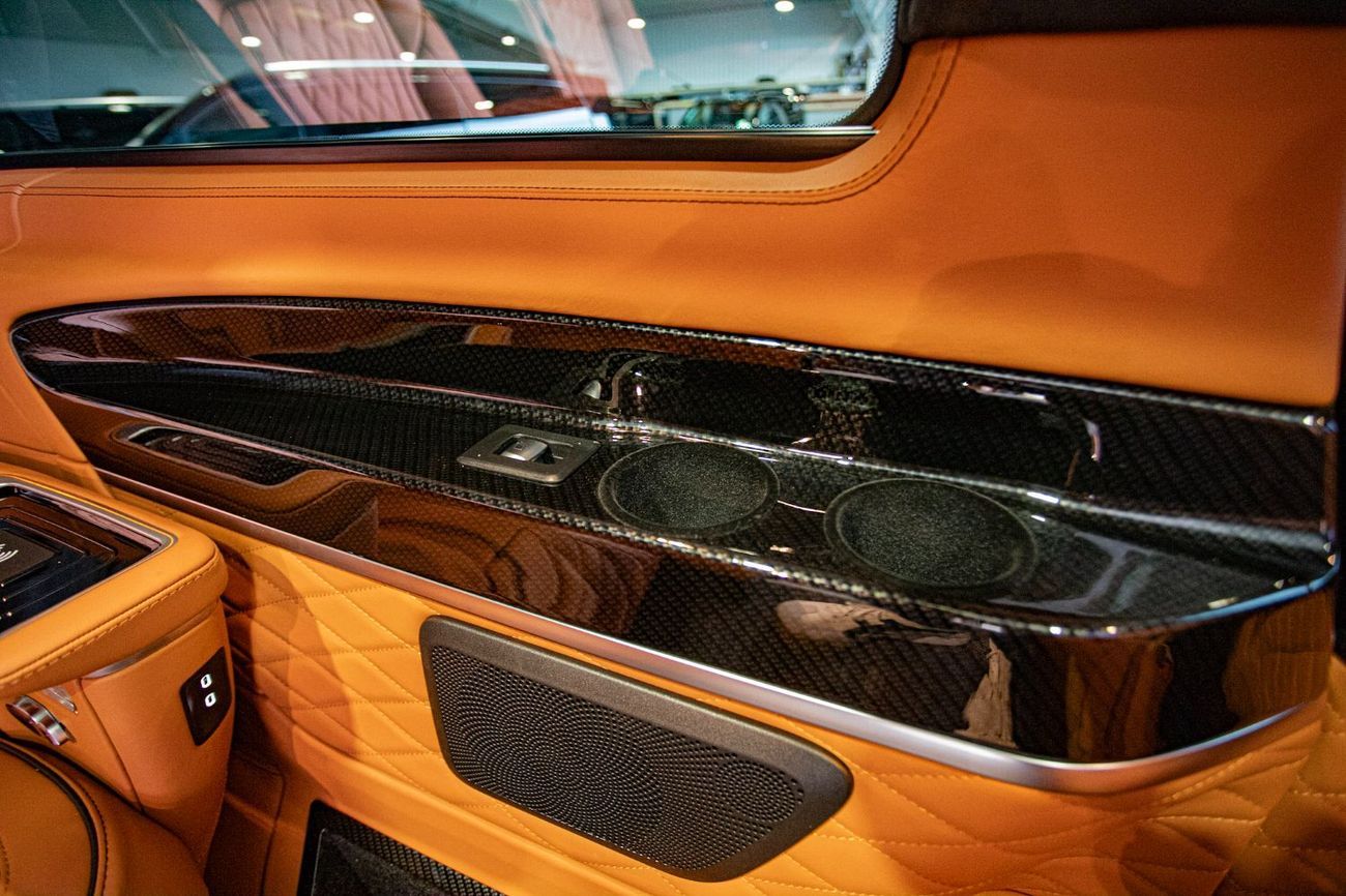 Mercedes-Benz V 300 Senzati GCC Luxury Interior. Mercedes-Benz Approved Conversion