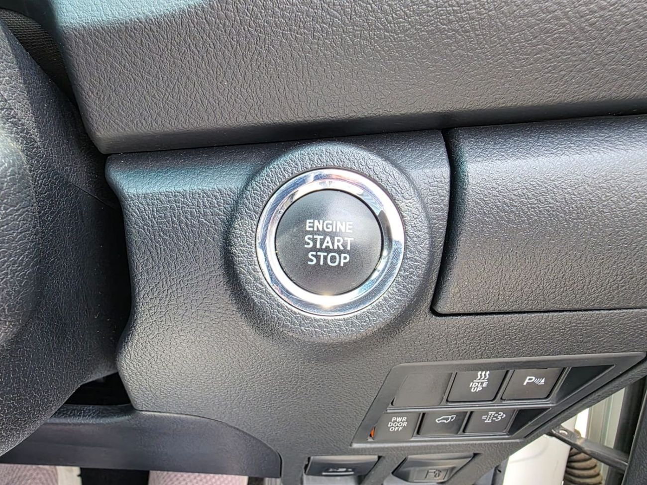 Toyota Fortuner diesel 2,8 liter right hand drive leather power seats with back camera