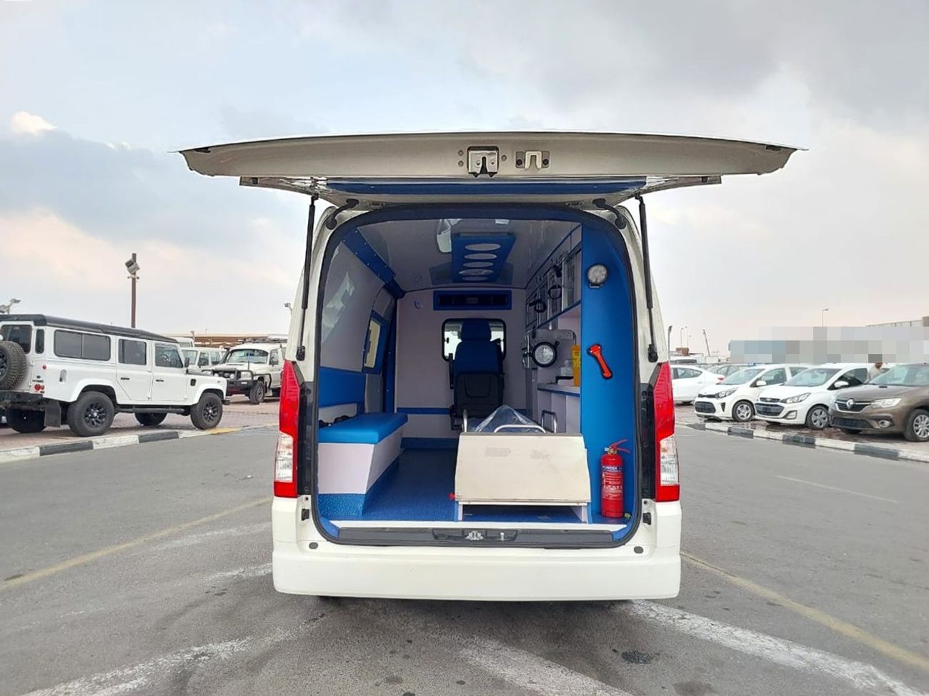 Toyota Hiace TOYOTA HIACE VAN AMBULANCE  RHD 2023 MODEL 2.8 L DIESEL AUTOMATIC(PM22474)