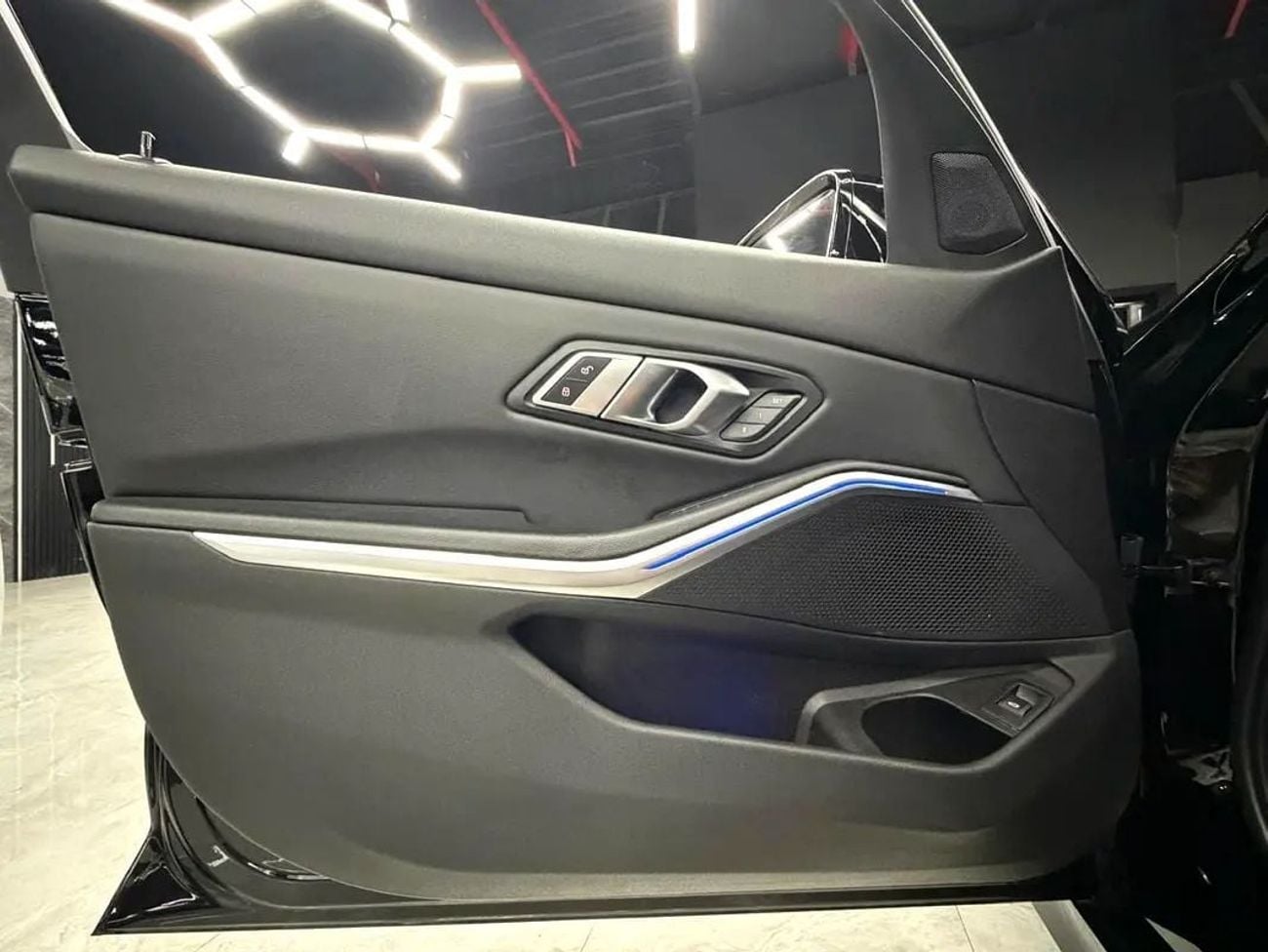 بي أم دبليو 330i M SPORT