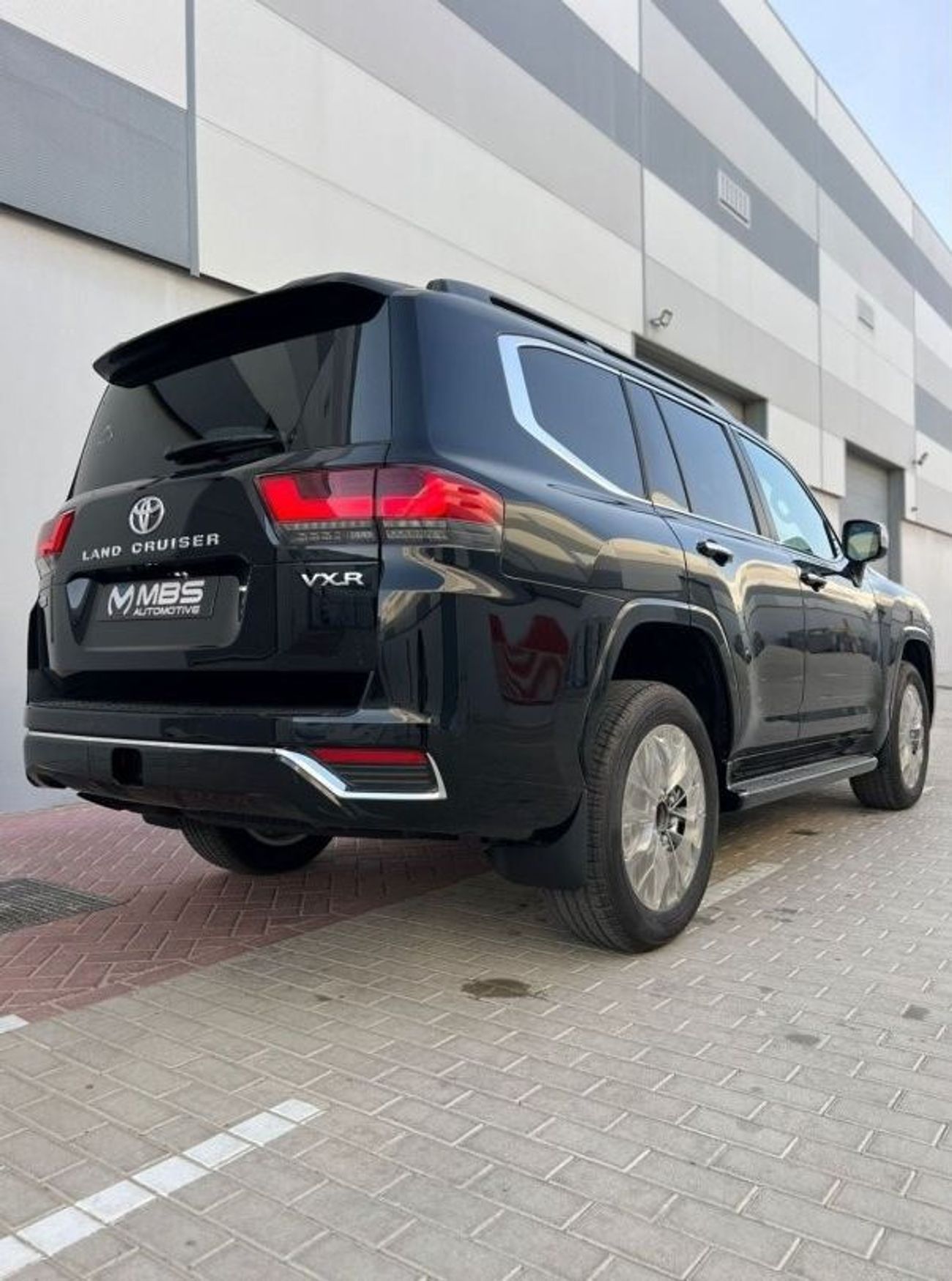 Toyota Land Cruiser 3.5T VXR FULL OPTION WITH MBS AUTOBIOGRAPHY VIP  SEAT AND ROOF STAR LIGHT