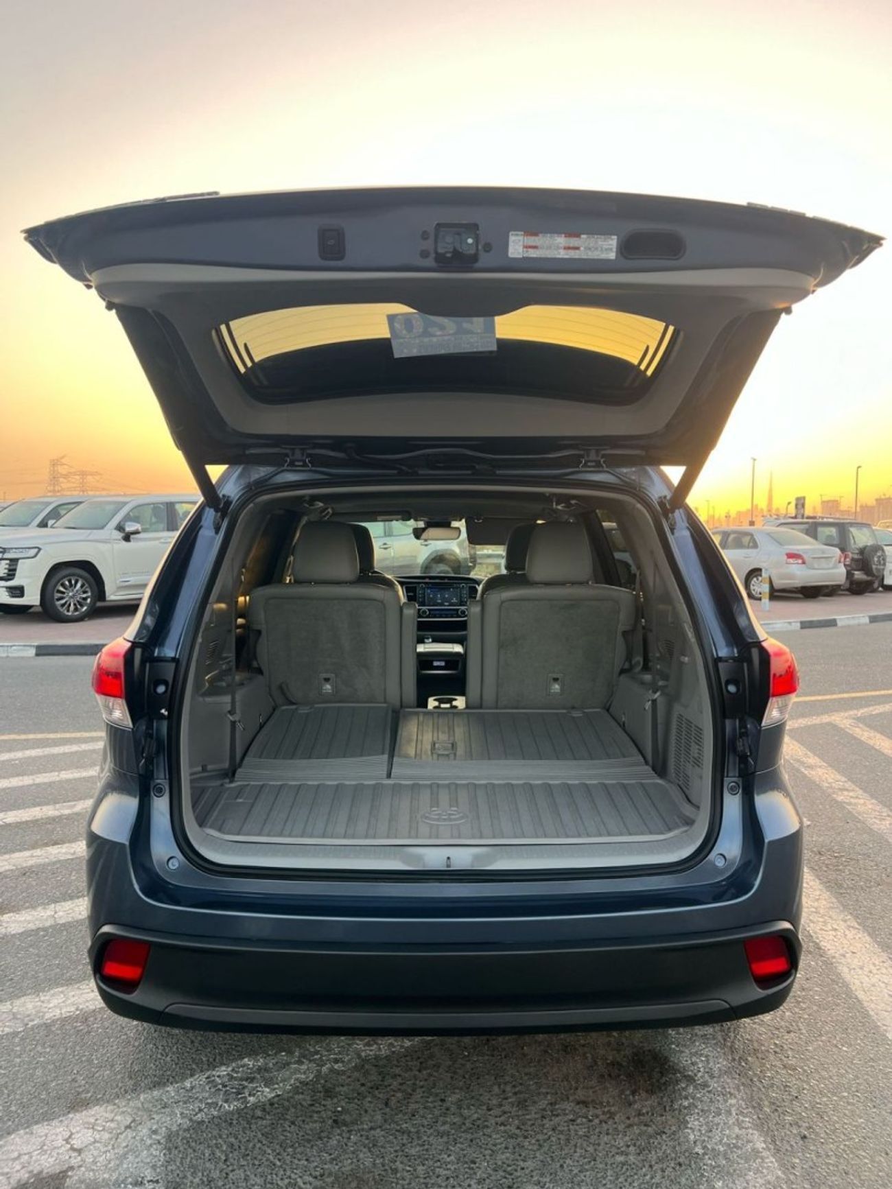 Toyota Highlander 2018 TOYOTA HIGHLANDER XLE   3.5L V-6 //   4 WHEEL DRIVE - 4X4 // SUNROOF //  PUSH START   // LEATHE