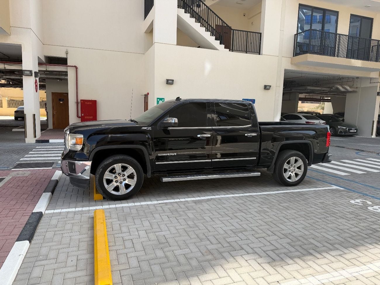 GMC Sierra 1500 SLT 5.3L Double Cab Utility 2015 GMC Sierra 1500 SLT 5.3 V8 | 1 Owner | Full Option | Passing T