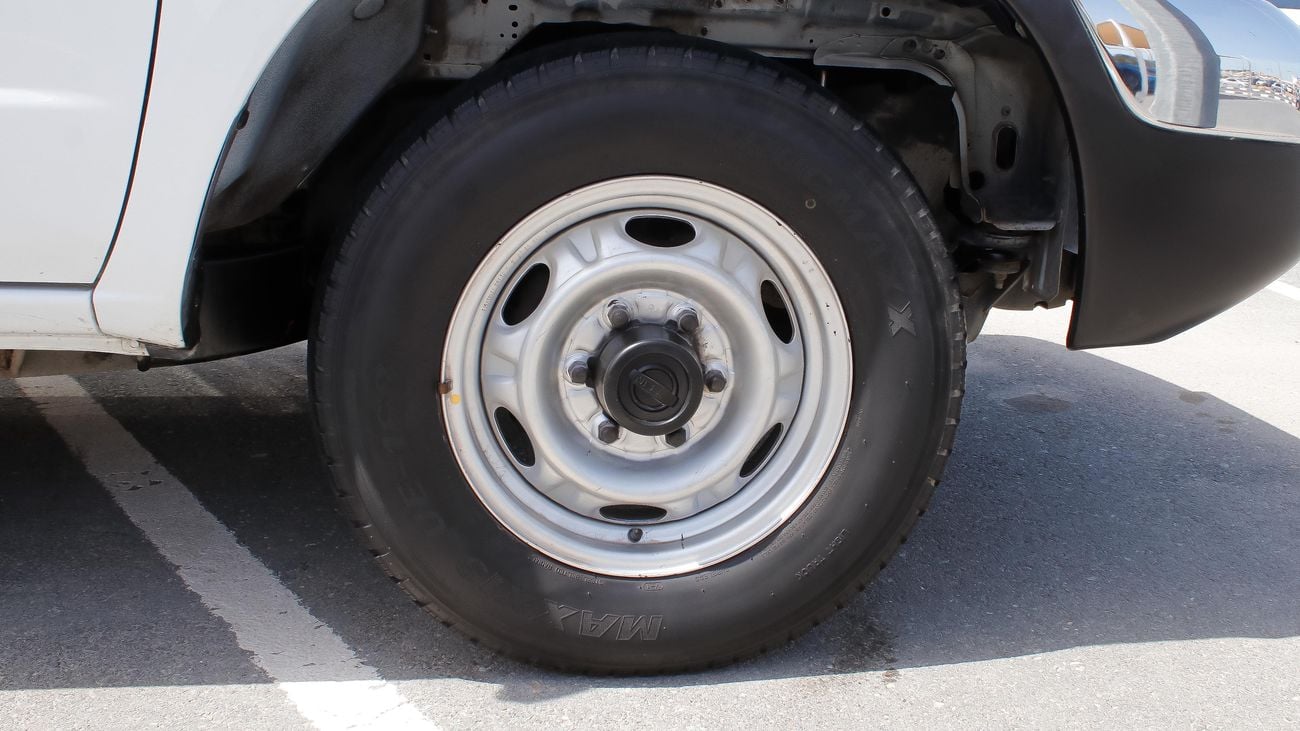 نيسان بيك آب nissan pickup 4x2 Gcc specs, free accident