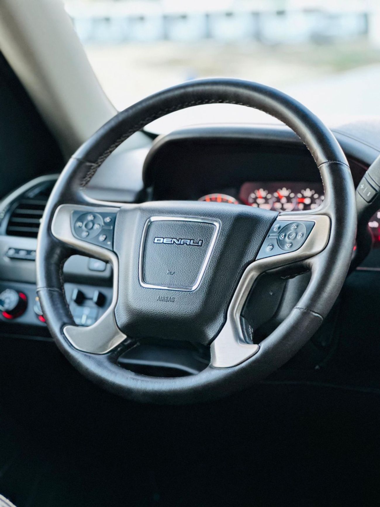 GMC Yukon Denali 6.2L (8 Seater)