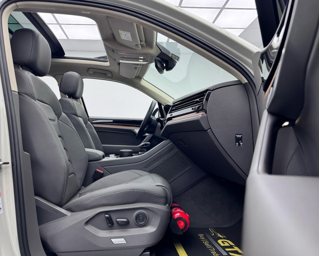 فولكس واجن طوارق Atmosphere 3.0L 2021 Volkswagen Touareg Atmosphere, 2026 VW Warranty, Full VW Service History, Low K