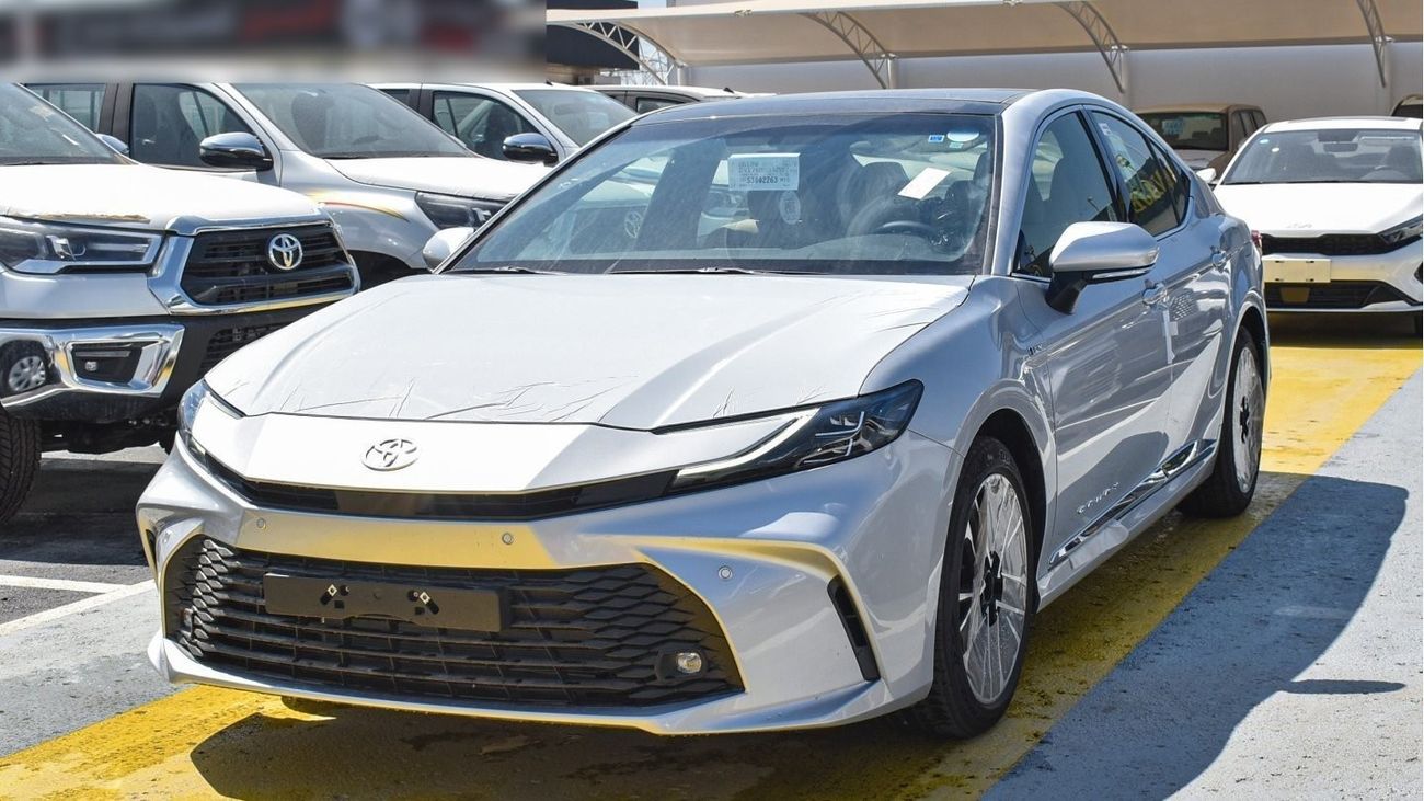 Toyota Camry LE  HEV 2.5L Hybrid