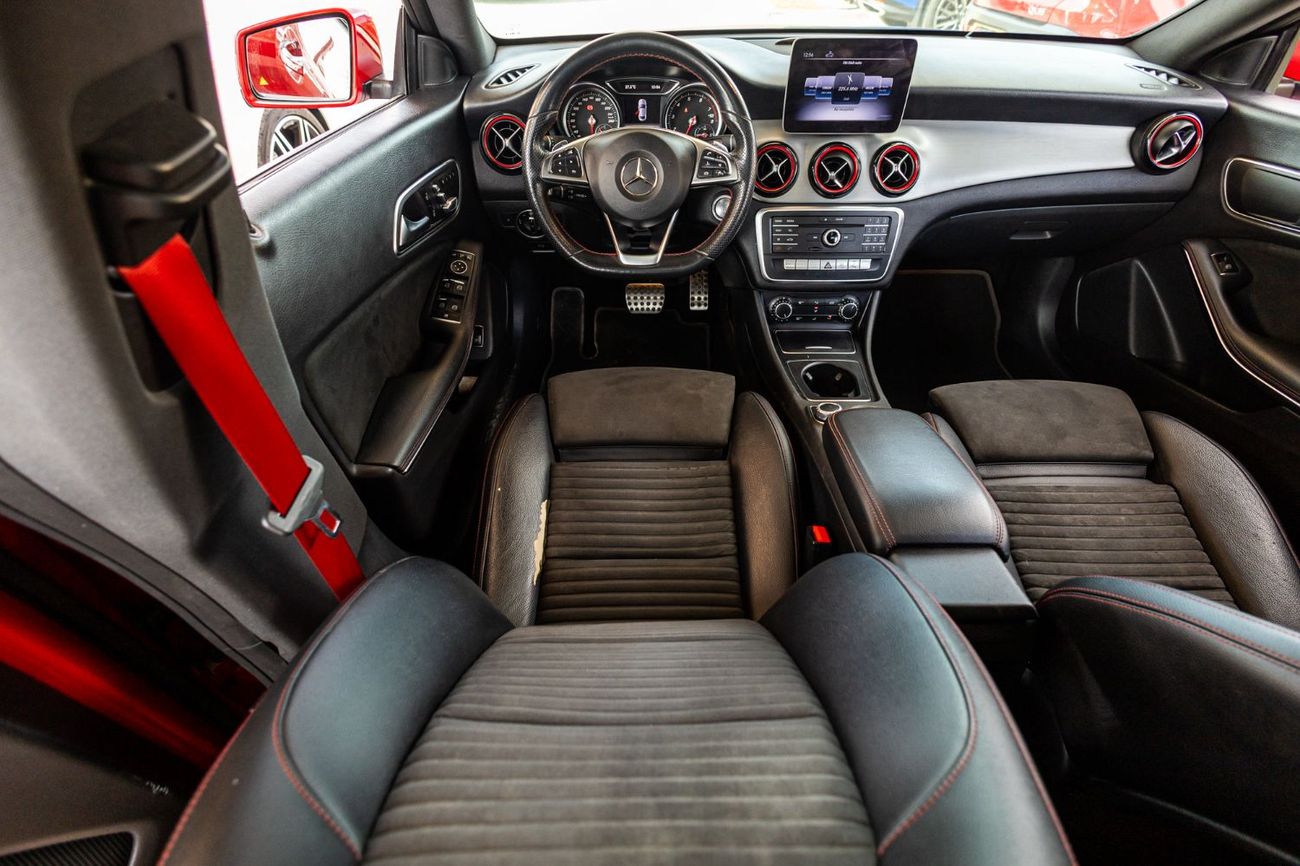 Mercedes-Benz CLA 250 Std 2.0L (224 HP)