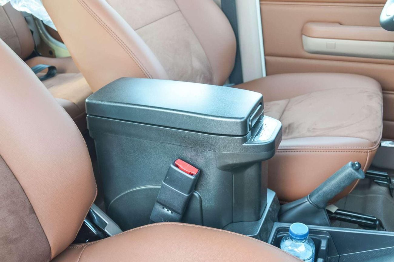 تويوتا لاند كروزر بيك آب TOYTOA LAND CRUISER 79 4.0L 4WD AT DC PICKUP 2025