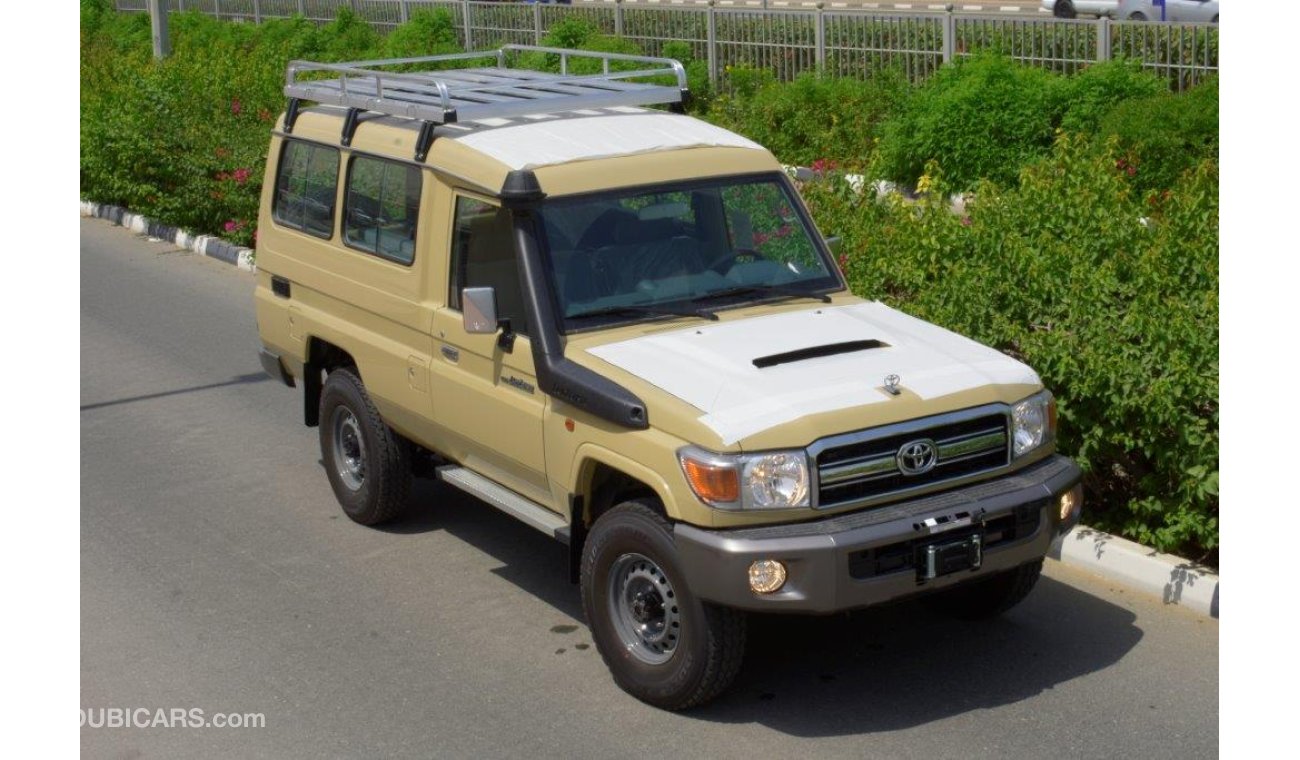 تويوتا لاند كروزر هارد توب 78  LONG WHEEL BASE HARD TOP SPECIAL V8 4.5L TURBO DIESEL 9 SEAT 4WD MANUAL TRANSMISSION WAGON