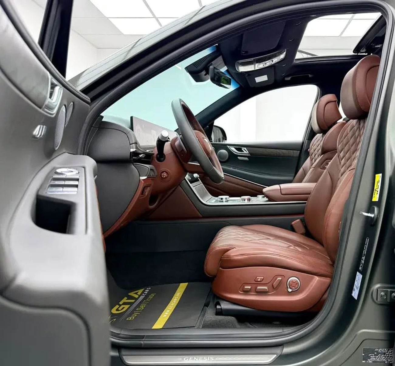 Genesis GV80 Royal, Warranty + Service Pack, Full Service History, GCC
