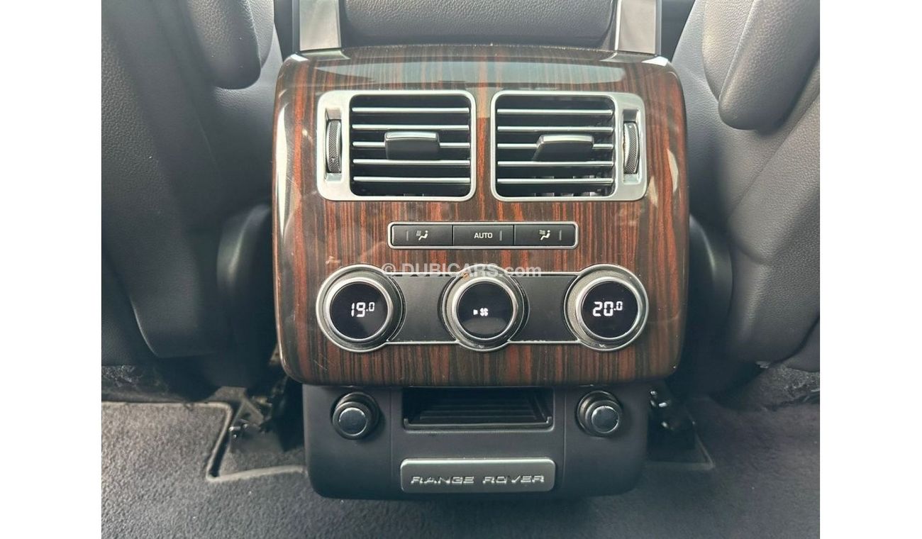 Land Rover Range Rover VOGUE HSE 2015 GCC V8 ORIGINAL PAINT // FULL SERVICE HISTORY // ACCIDENT FREE