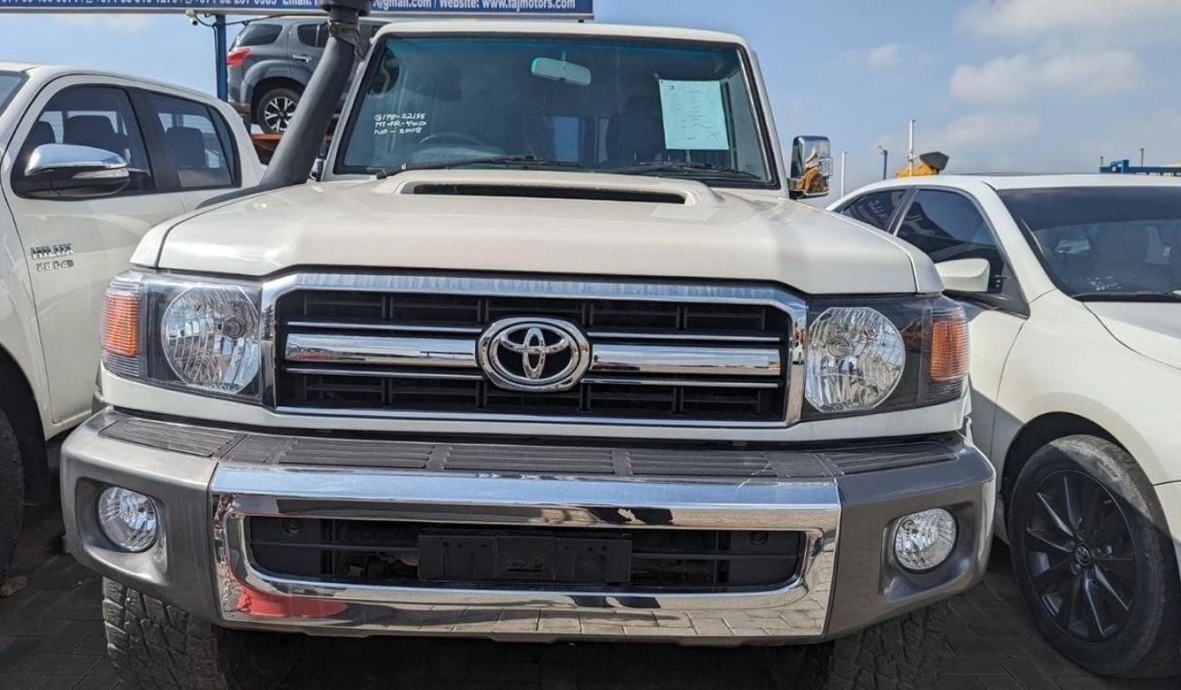 تويوتا لاند كروزر 70 Diesel 4.5 Liter Right Hand Drive 5 Doors