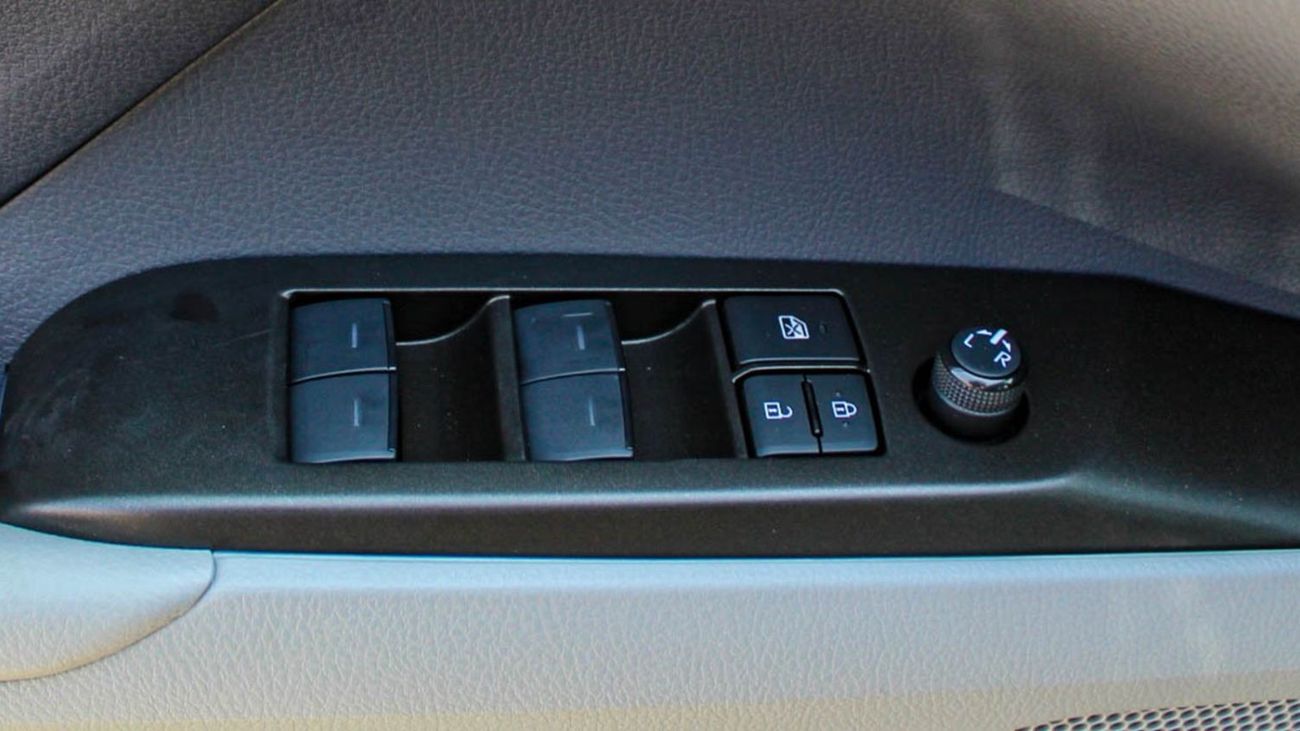 تويوتا كامري LE 2.5L (204 HP)