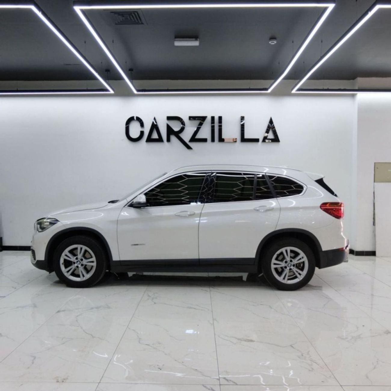 بي أم دبليو X1 sDrive 20i 2.0L BMW X1 SDrive 20i 2017 | AGMC Full Service History | GCC Specs