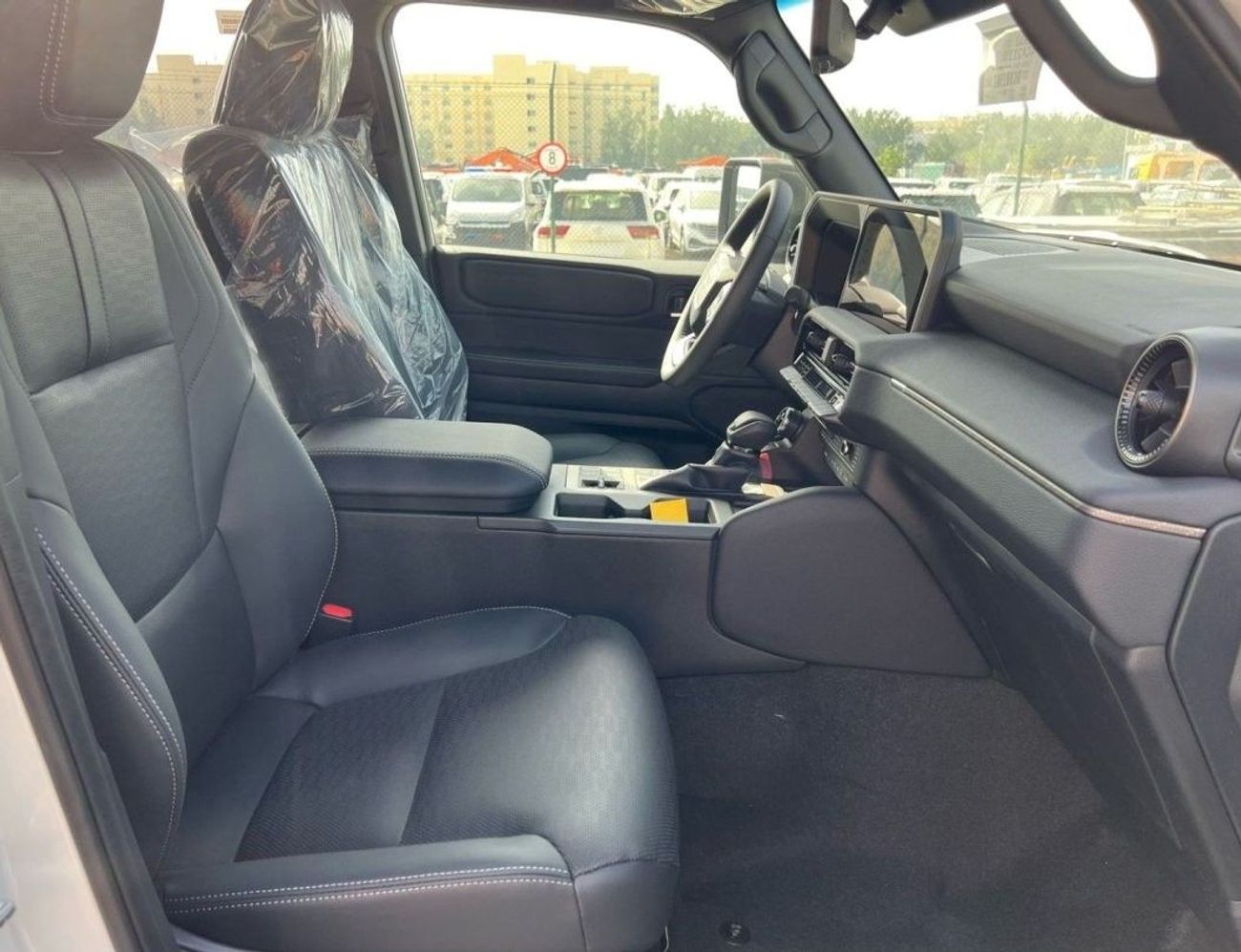 تويوتا برادو 2.4L PETROL FULL OPTION 2024